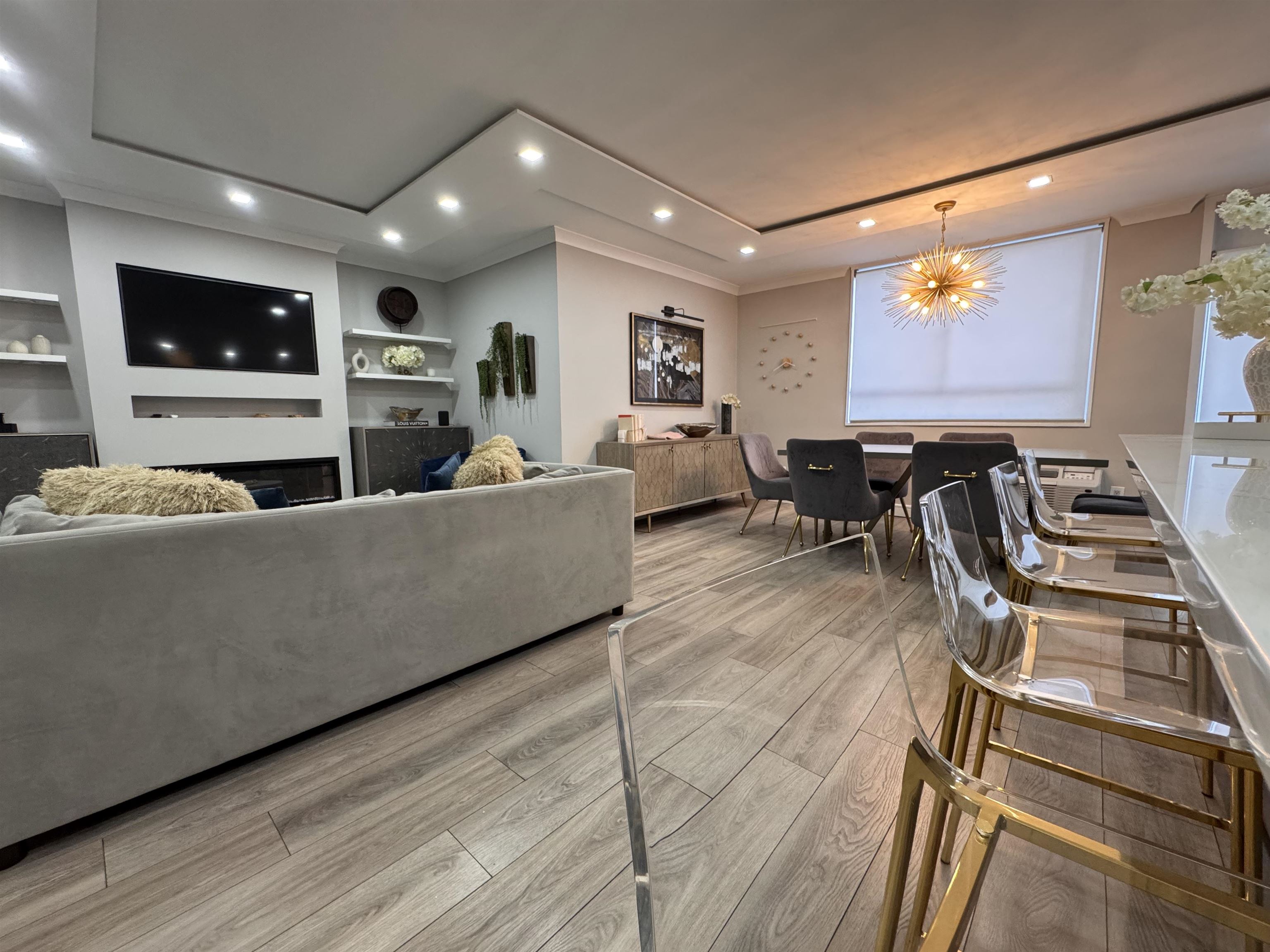 100 MANHATTAN AVE - Photo 2