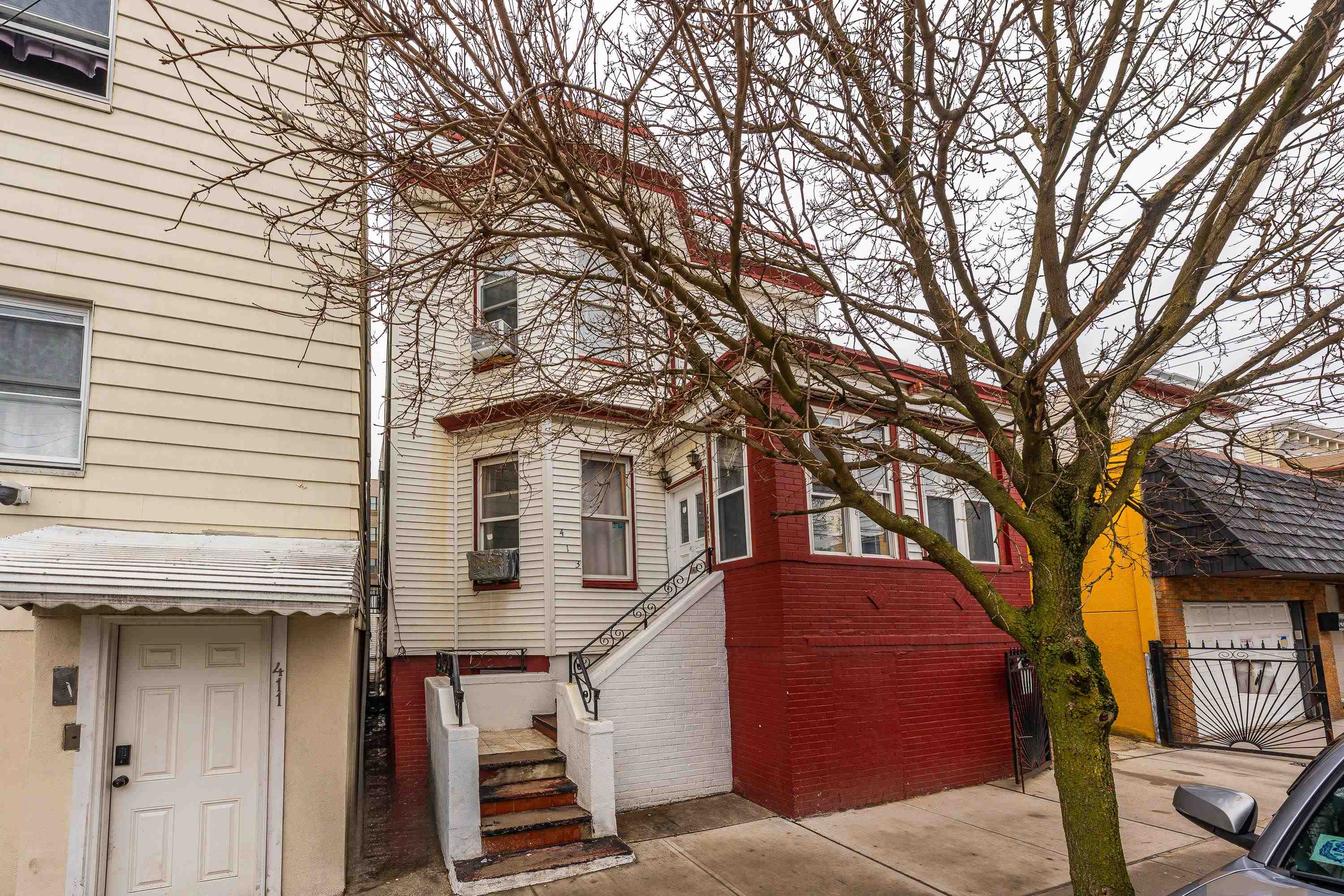 413 51ST ST - Photo 3