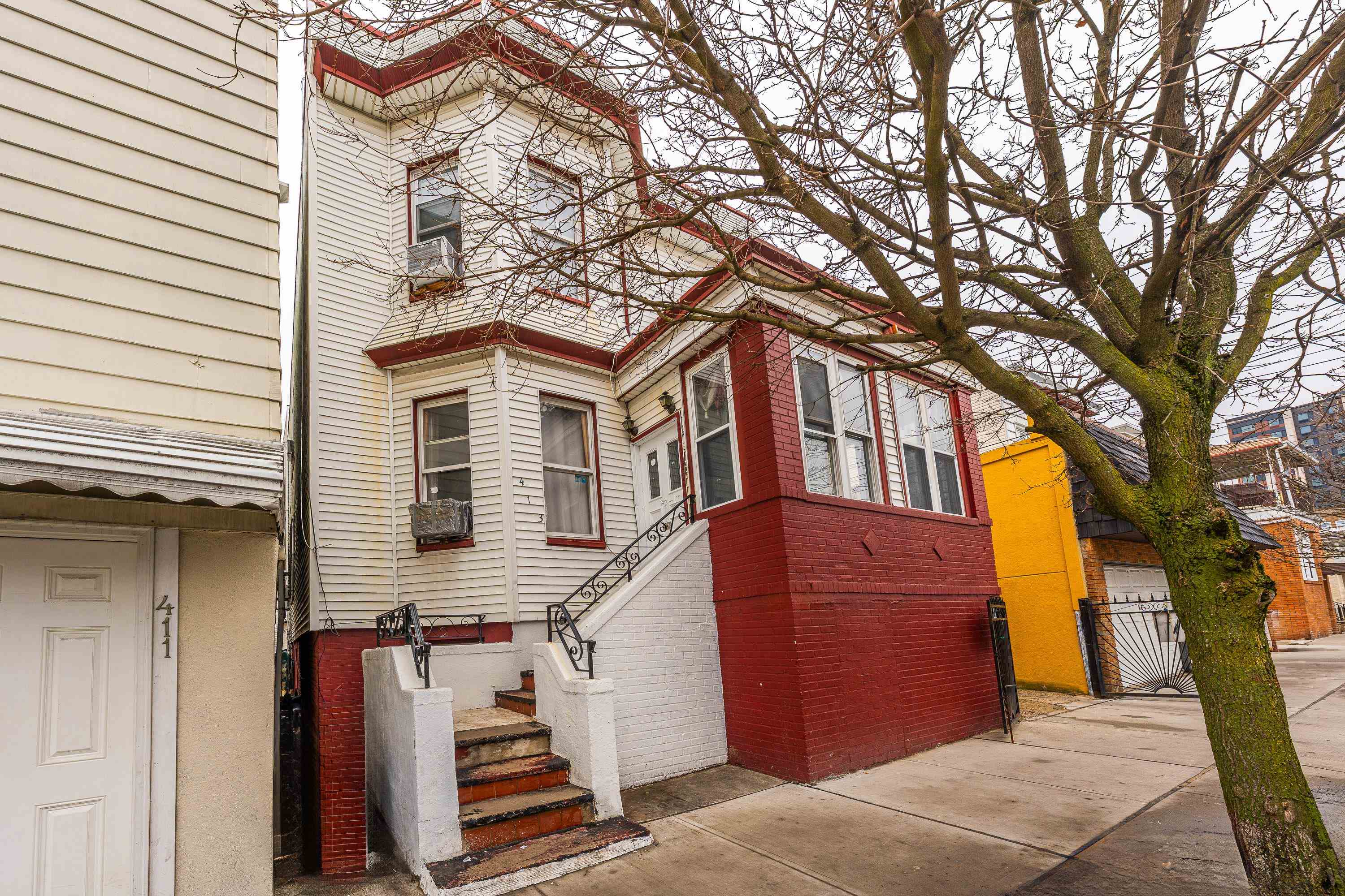 413 51ST ST - Photo 4