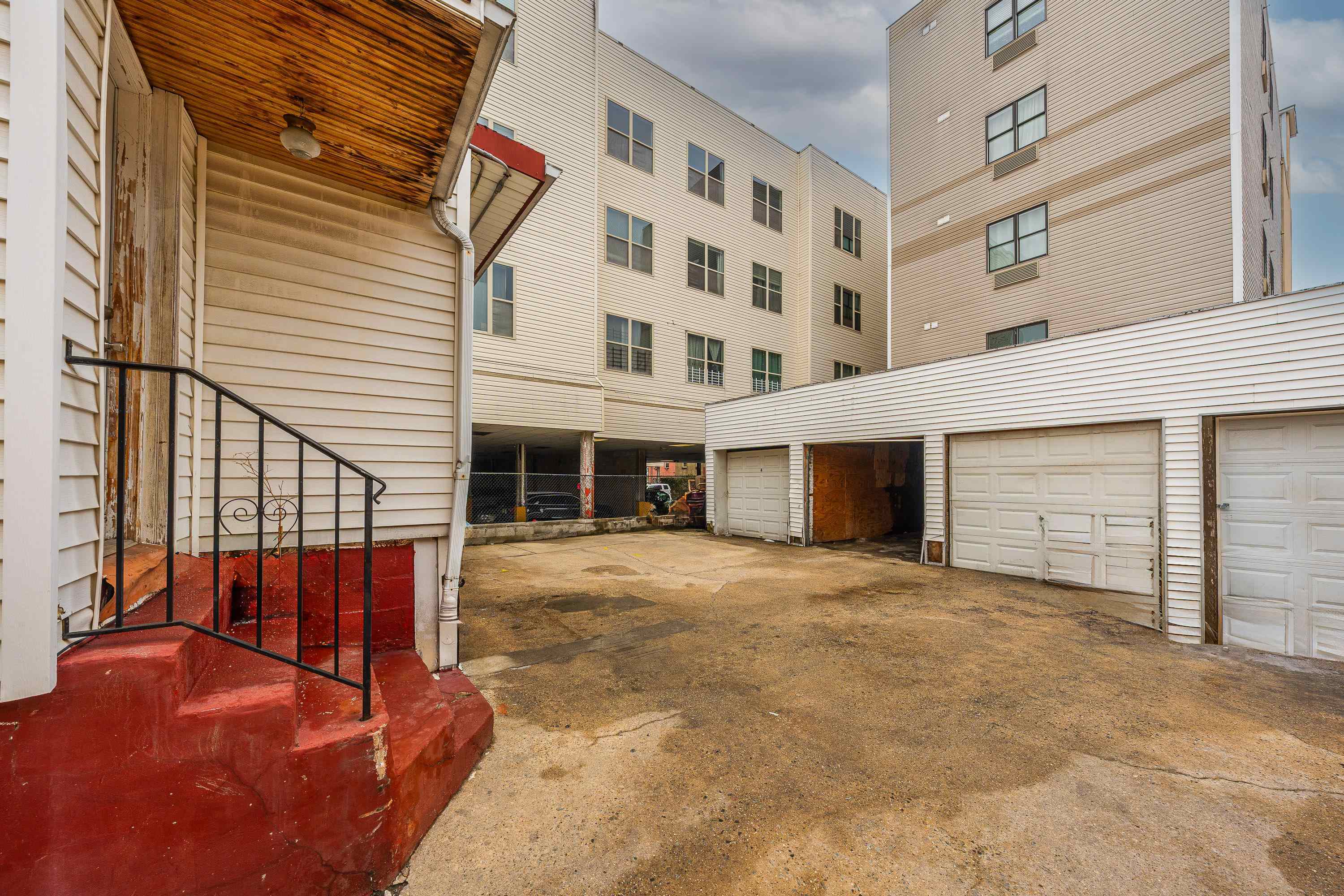 413 51ST ST - Photo 5