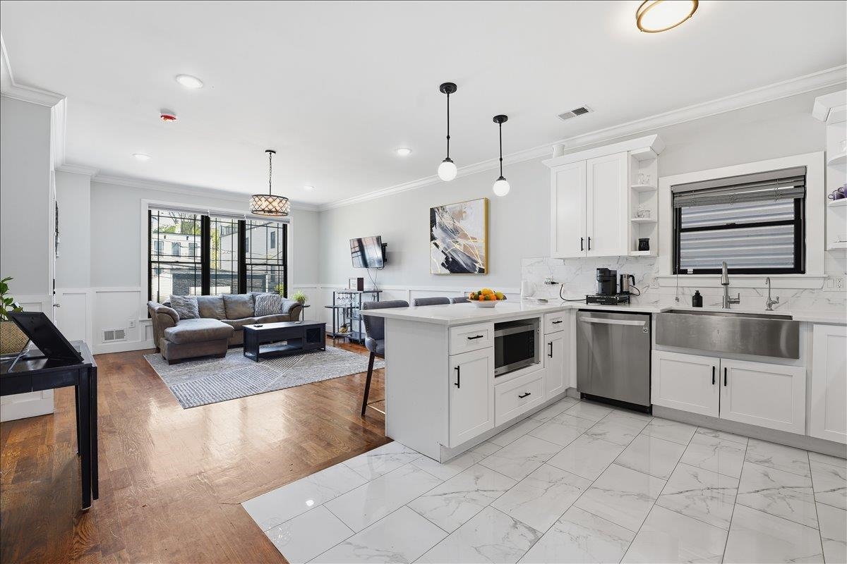 127 ZABRISKIE ST - Photo 1