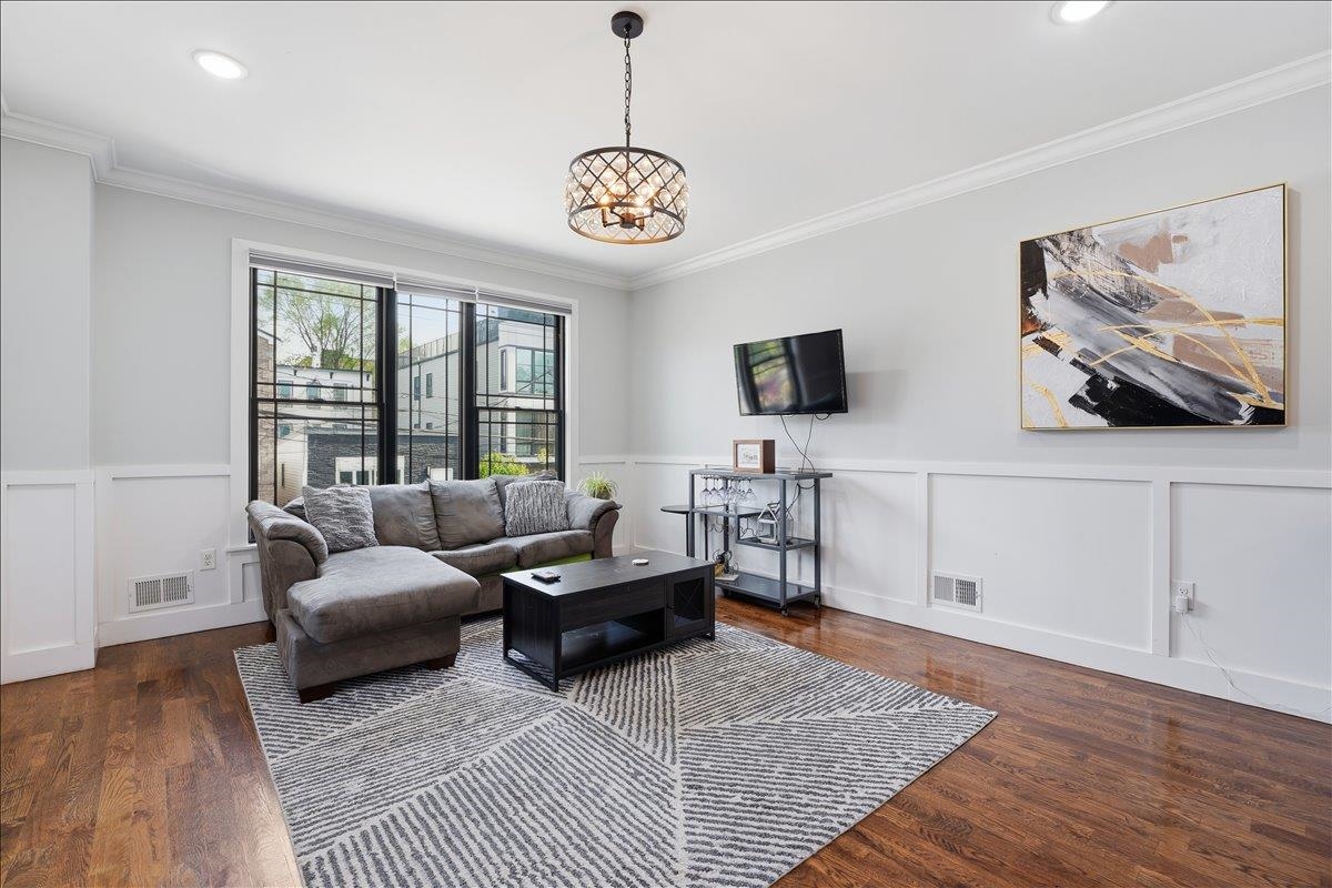 127 ZABRISKIE ST - Photo 2