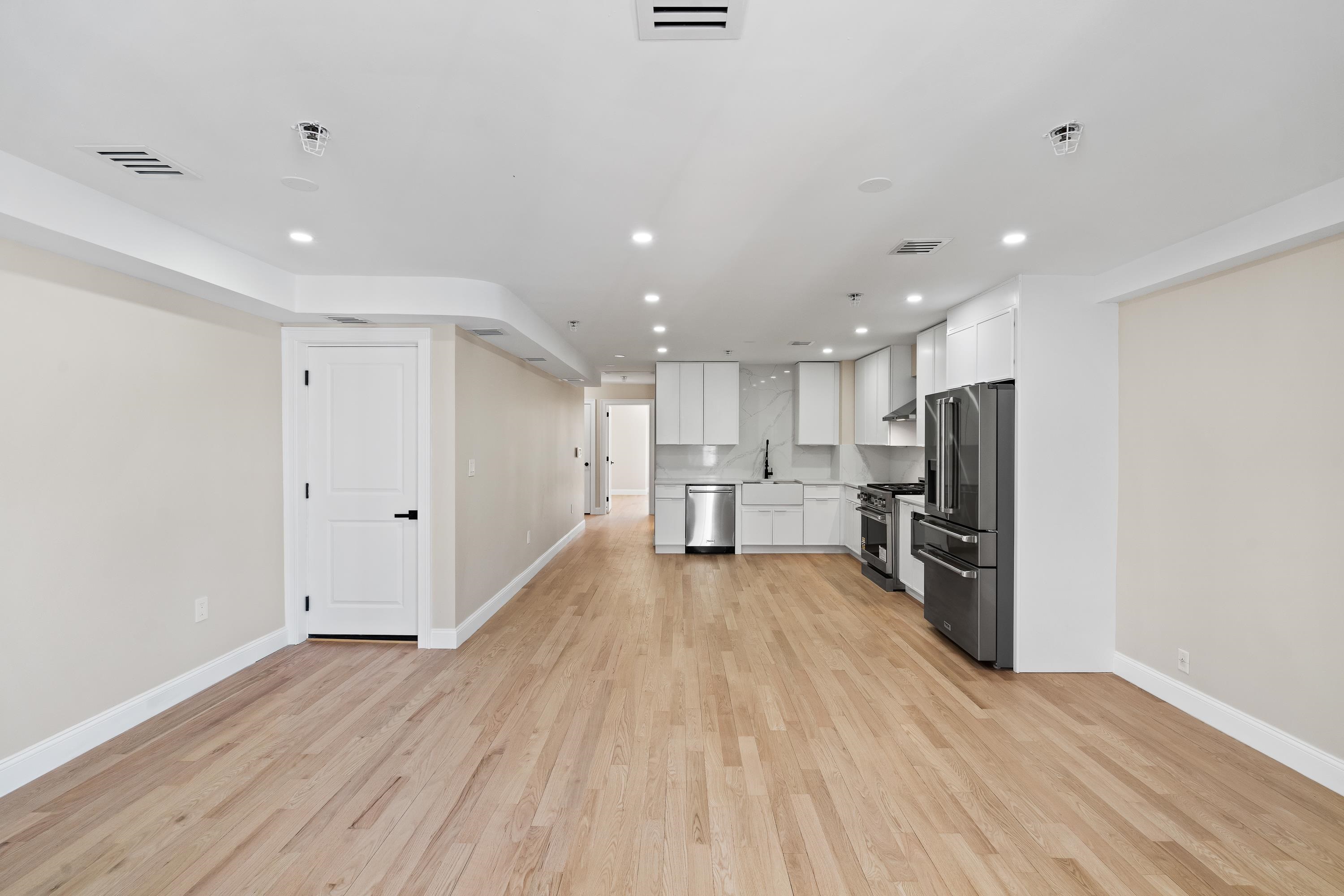 306 GRAND ST - Photo 5