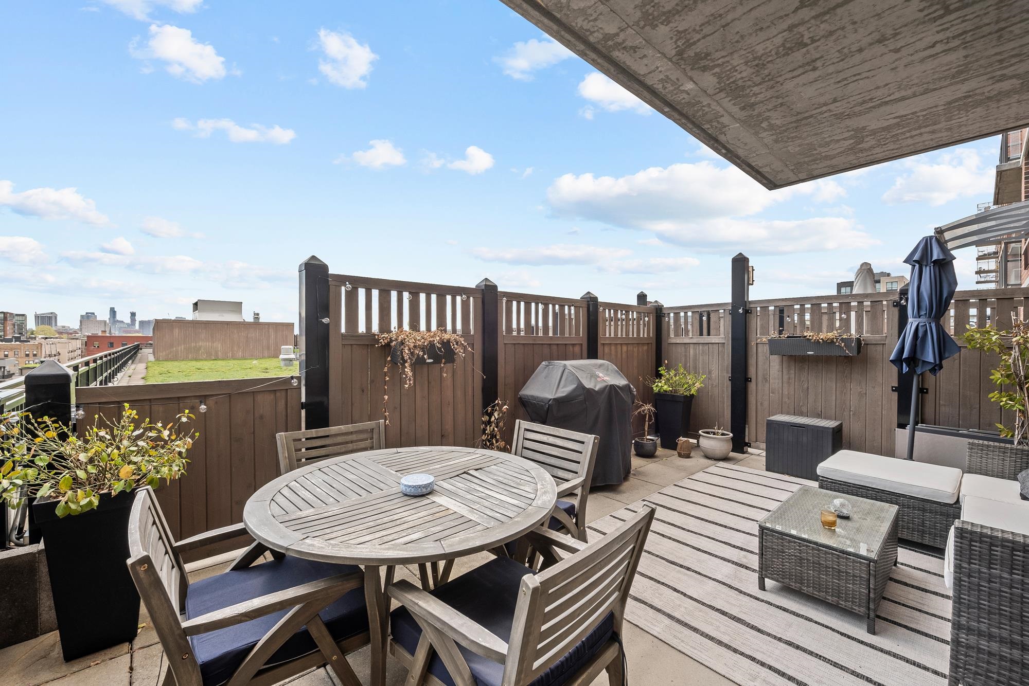 1400 HUDSON ST Unit: 707