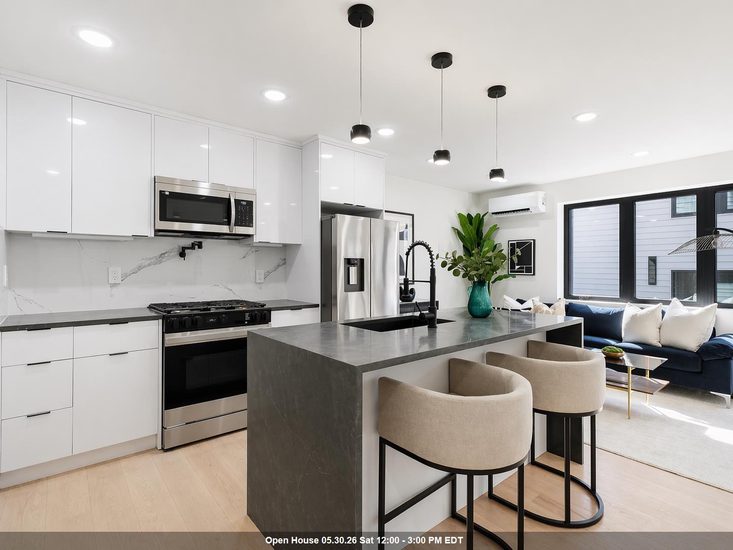 82 PAMRAPO AVE - Photo 1