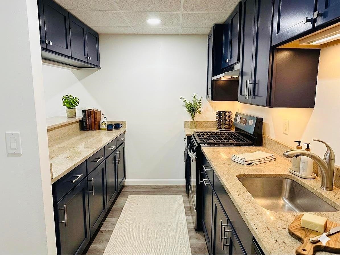 227 CHRISTOPHER COLUMBUS DR #202B