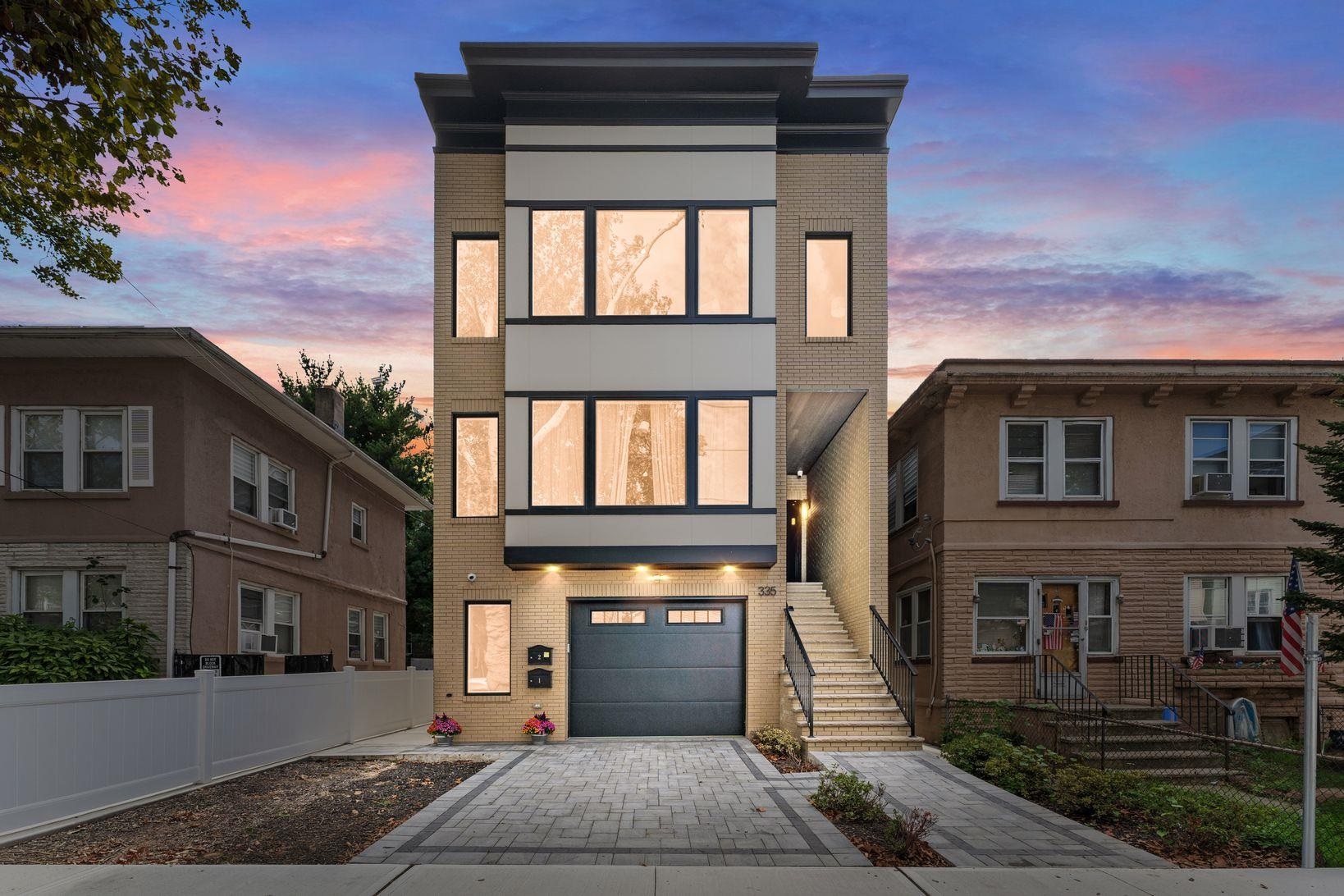 335 VIRGINIA AVE - Photo 1