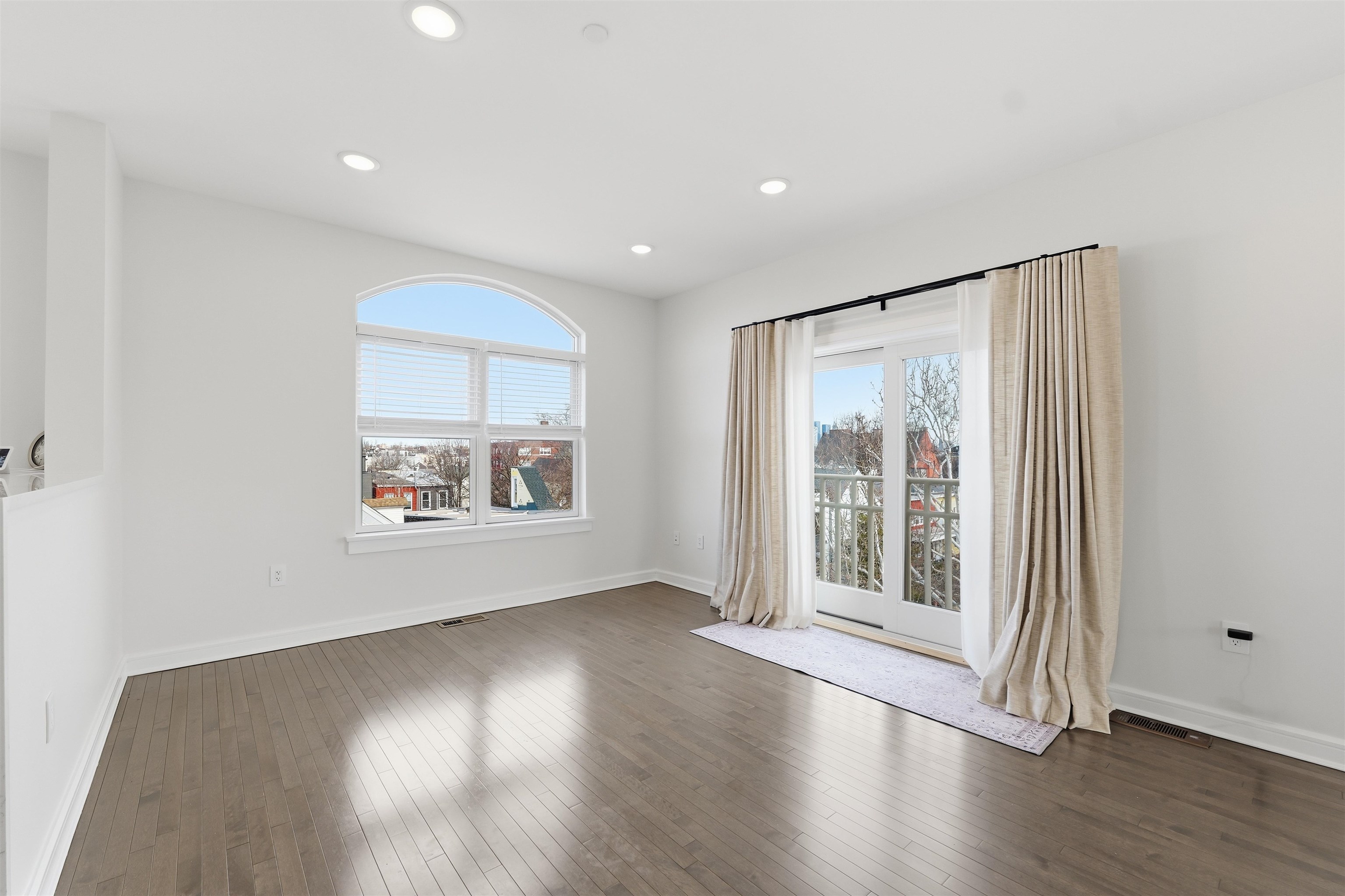 974 SUMMIT AVE - Photo 4
