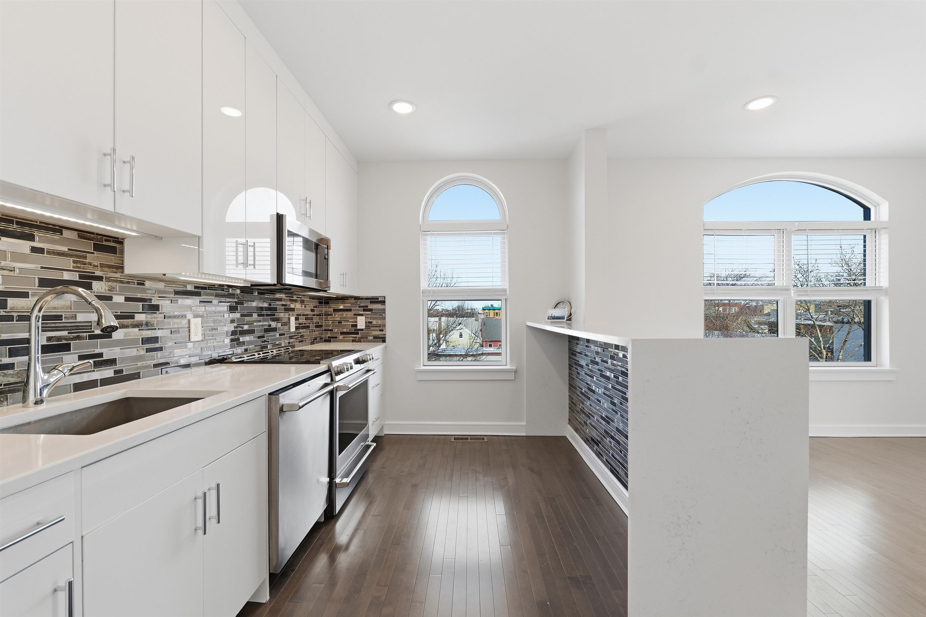 974 SUMMIT AVE - Photo 5