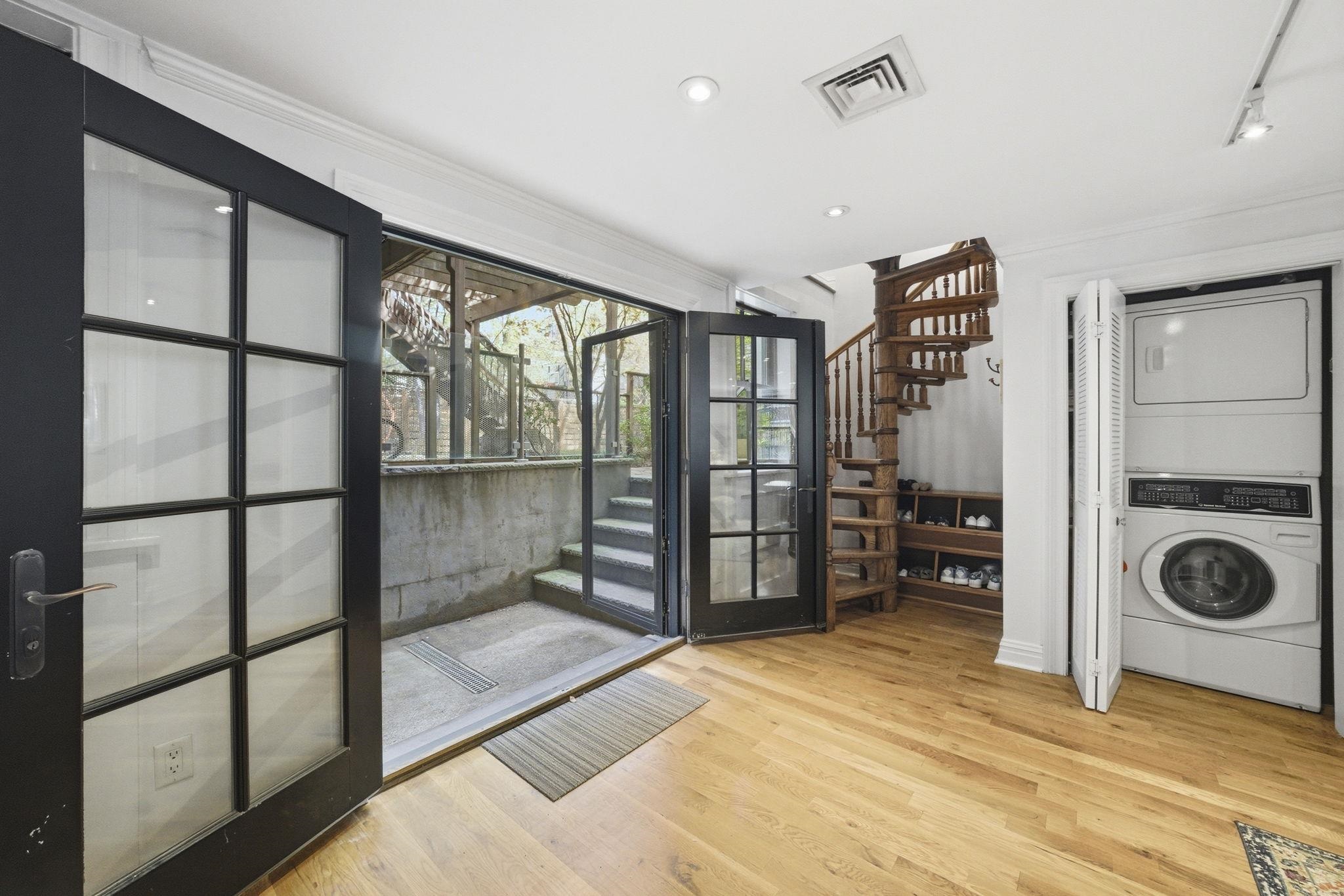 160 10TH ST