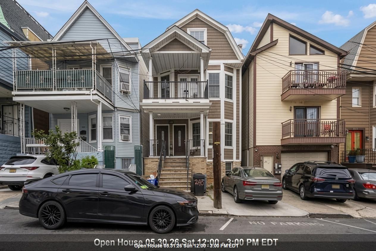 245 JEWETT AVE - Photo 1