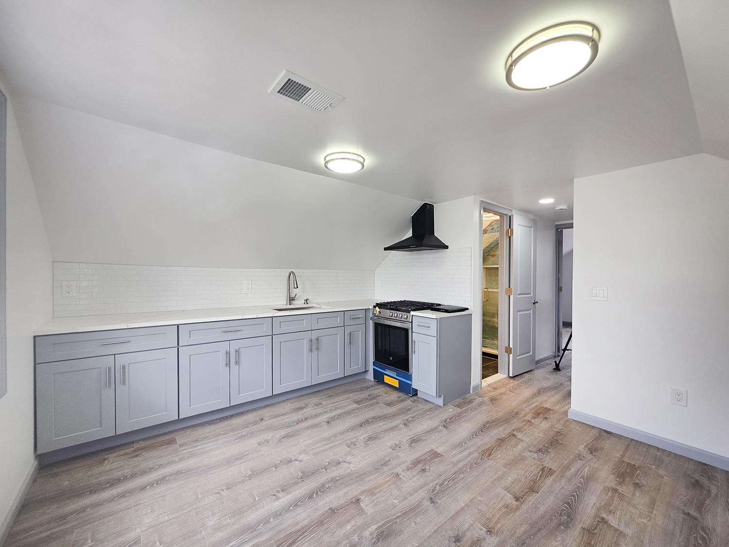 170 SUNSET AVE - Photo 2