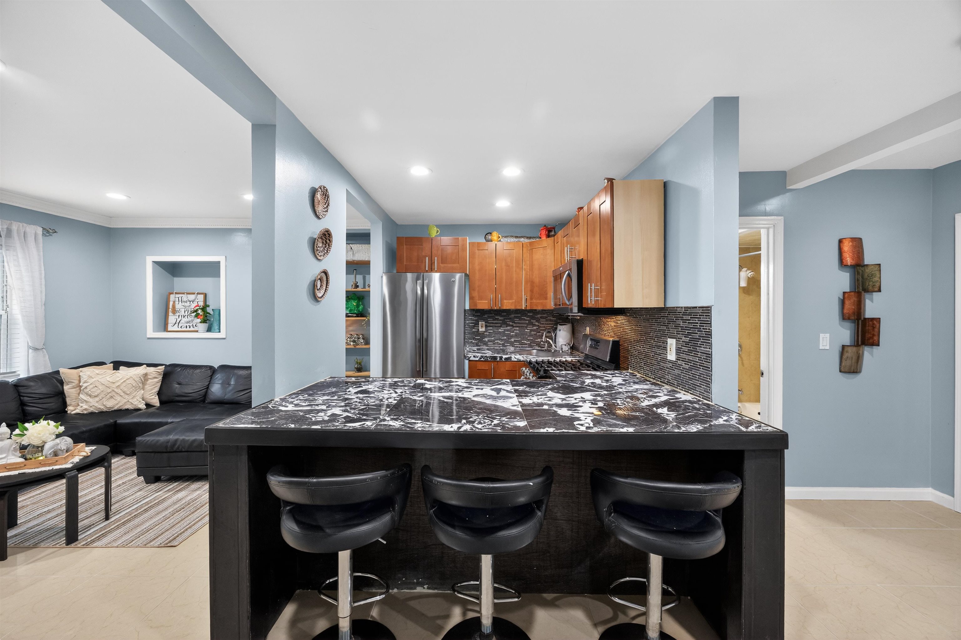163 MACARTHUR AVE - Photo 3