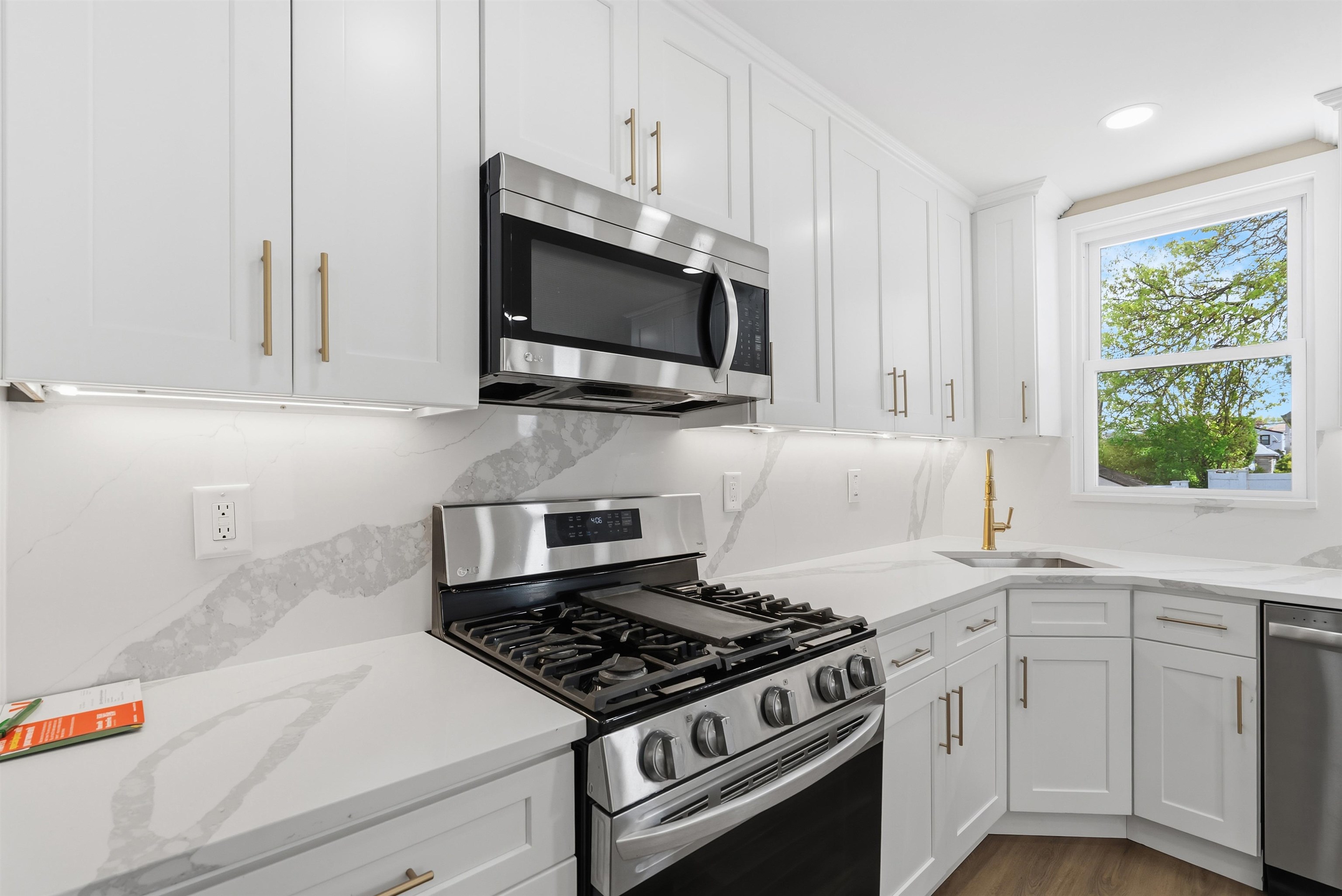 774 8TH ST - Photo 5