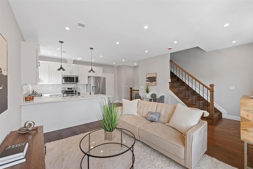 153 LAIDLAW AVE - Photo 3