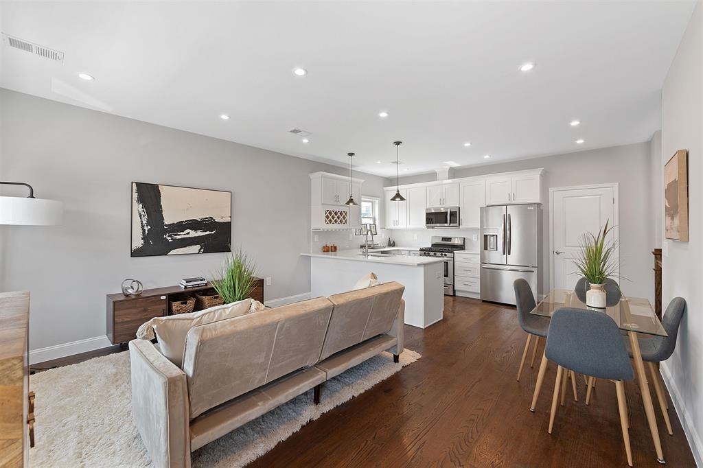 153 LAIDLAW AVE - Photo 4