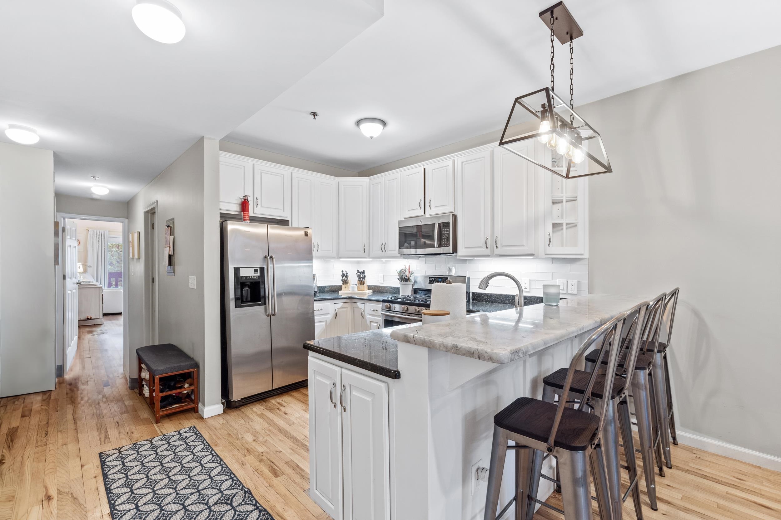81 MONROE ST - Photo 4