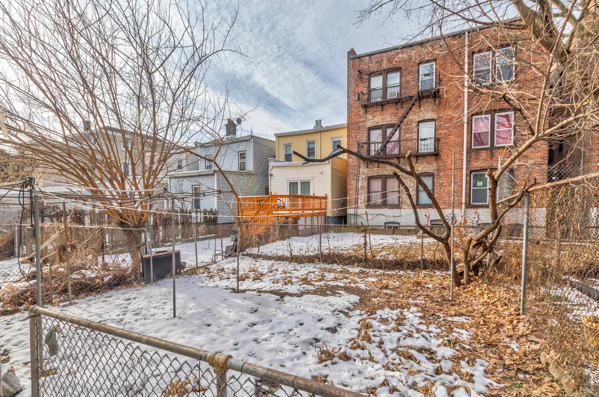 25 BARTHOLDI AVE
