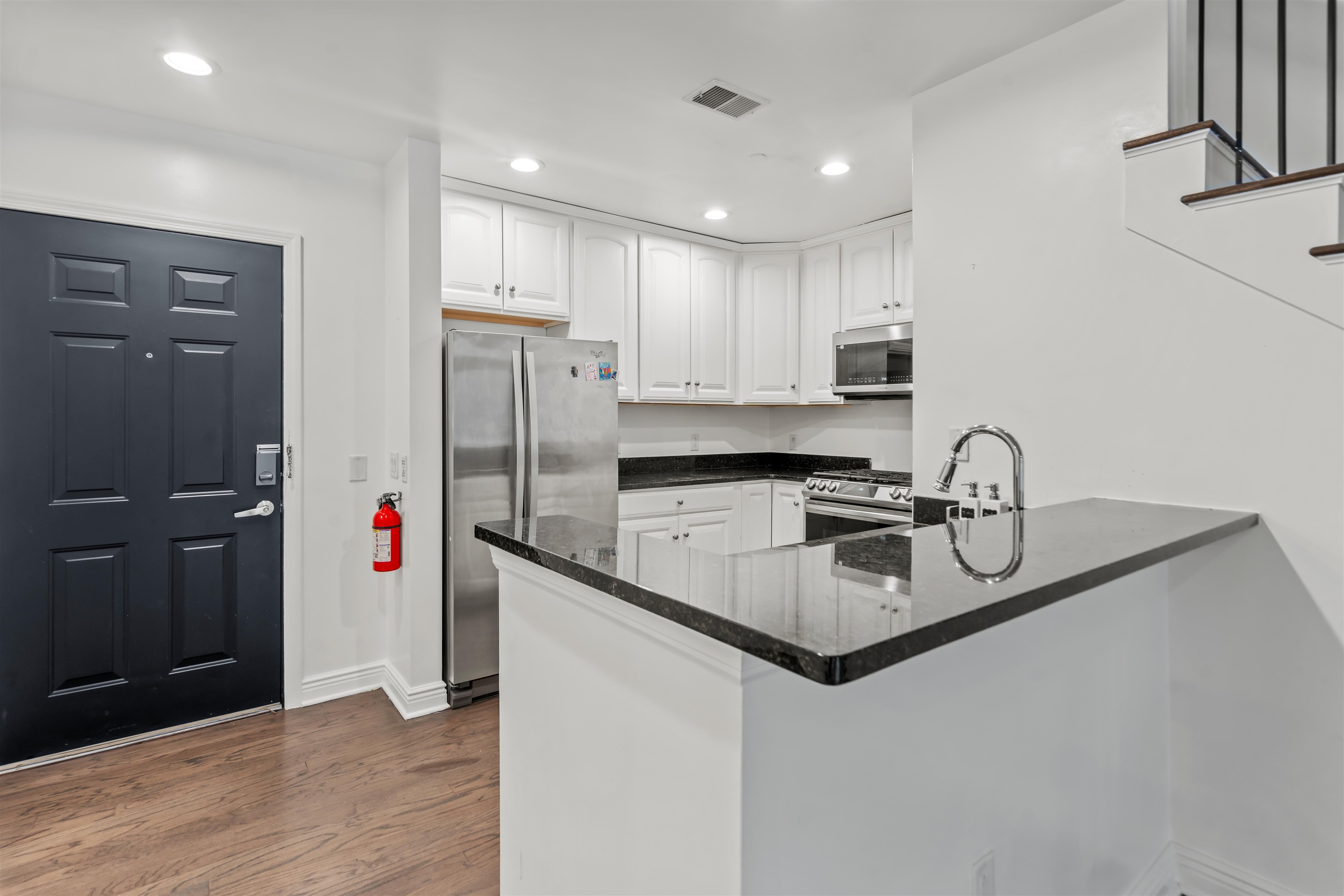 7400 RIVER RD - Photo 2