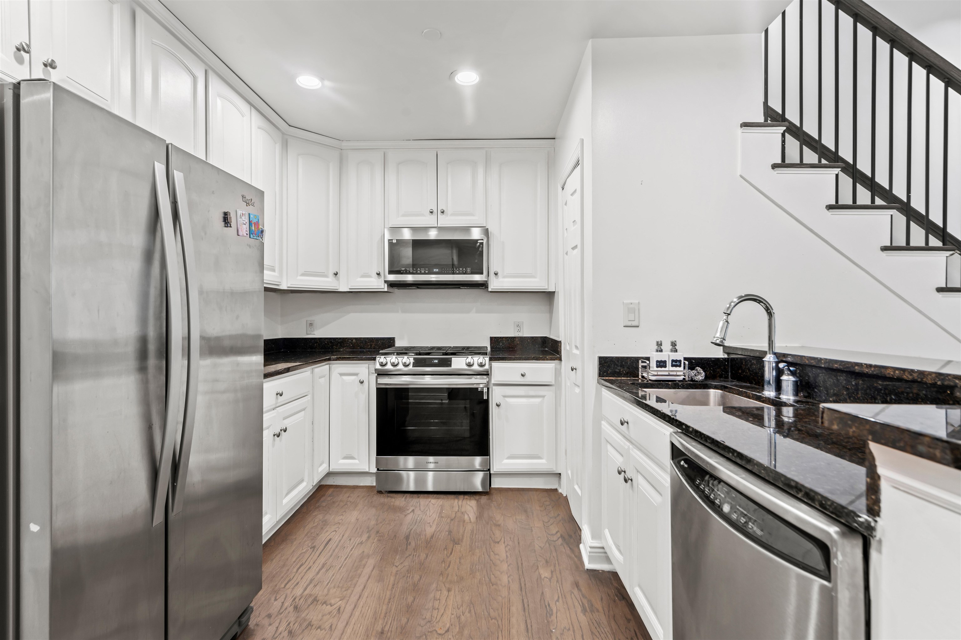 7400 RIVER RD - Photo 4