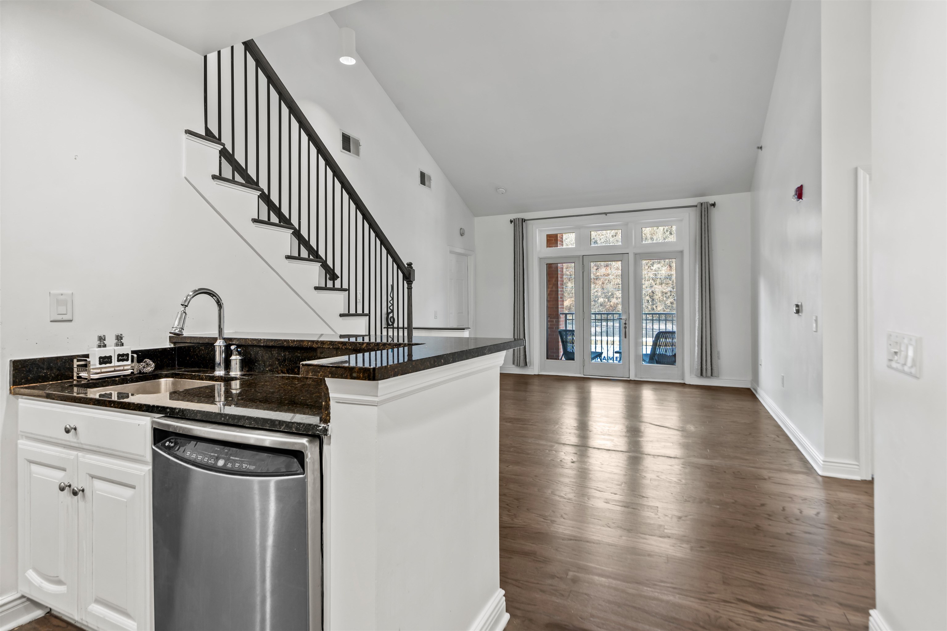 7400 RIVER RD - Photo 5