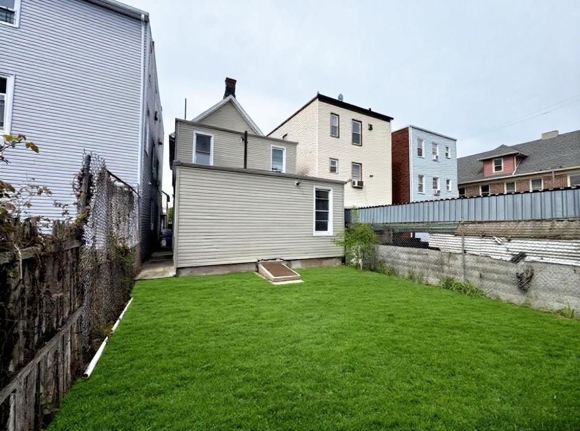 231 CLARK PL - Photo 2