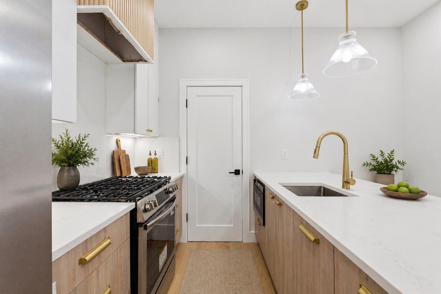 127 VAN HORNE ST #Unit 4