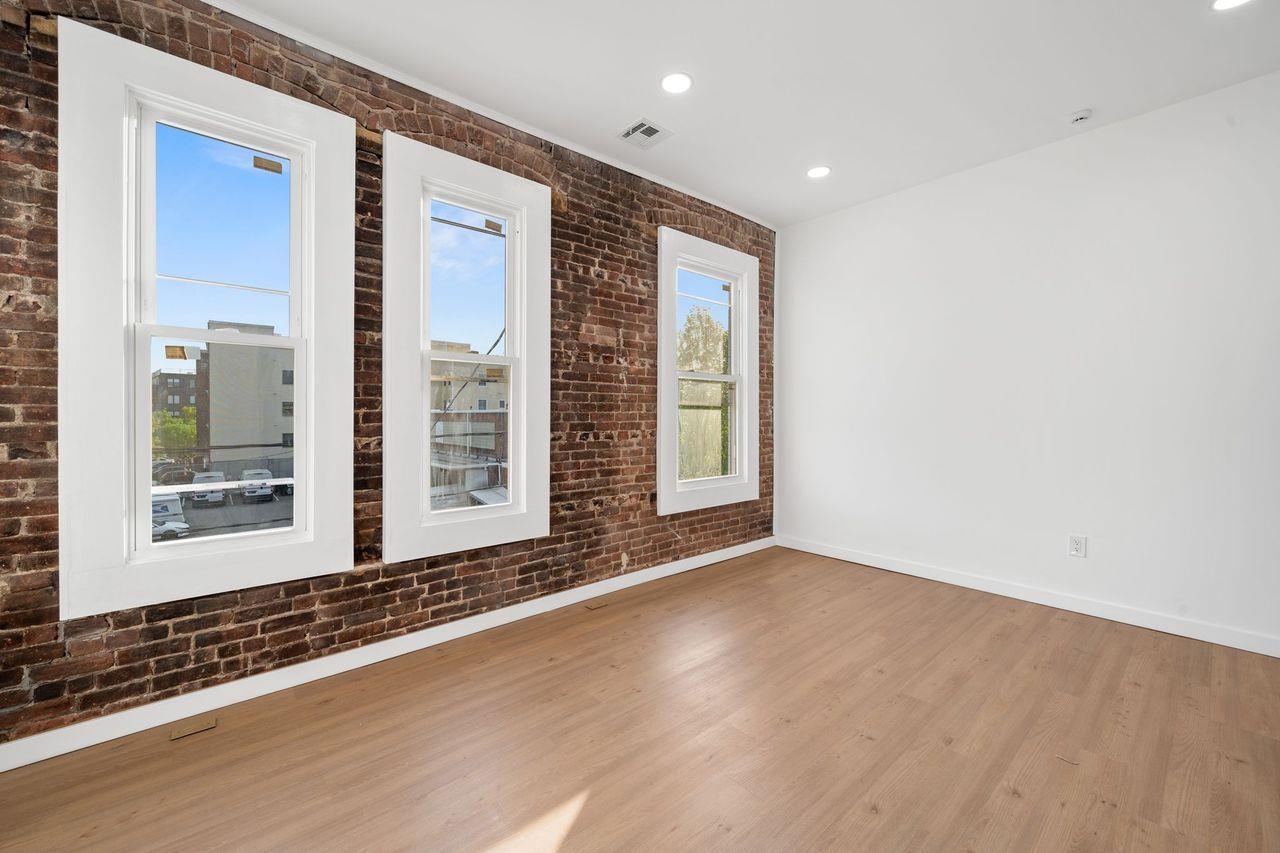 122.5 HARRISON AVE