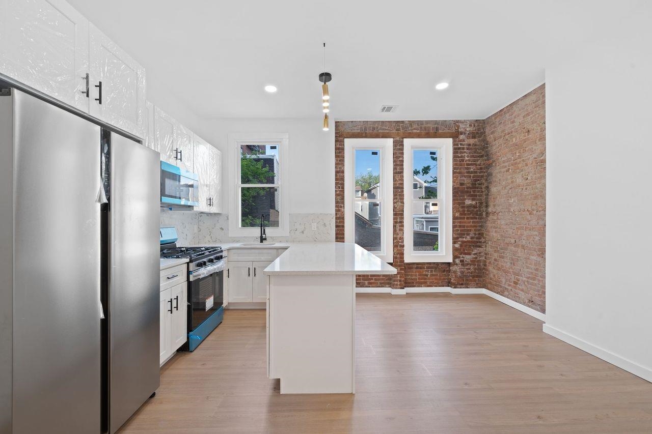 122.5 HARRISON AVE