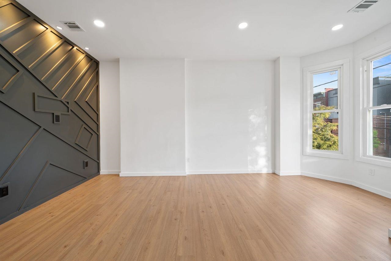 122.5 HARRISON AVE