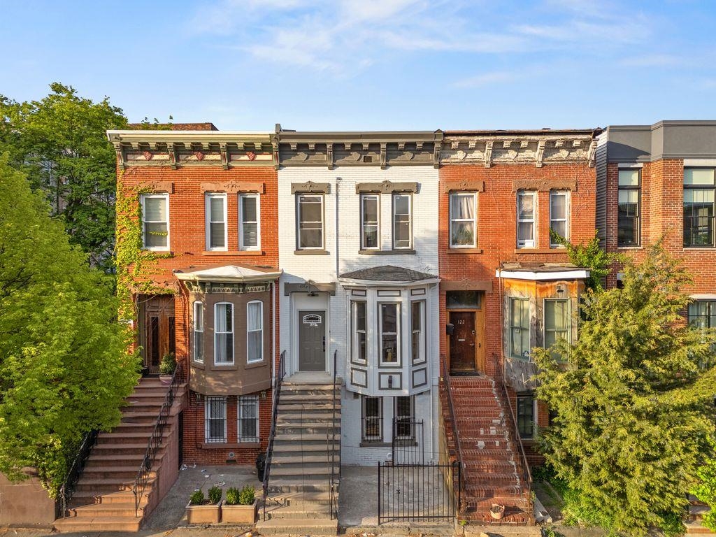 122.5 HARRISON AVE