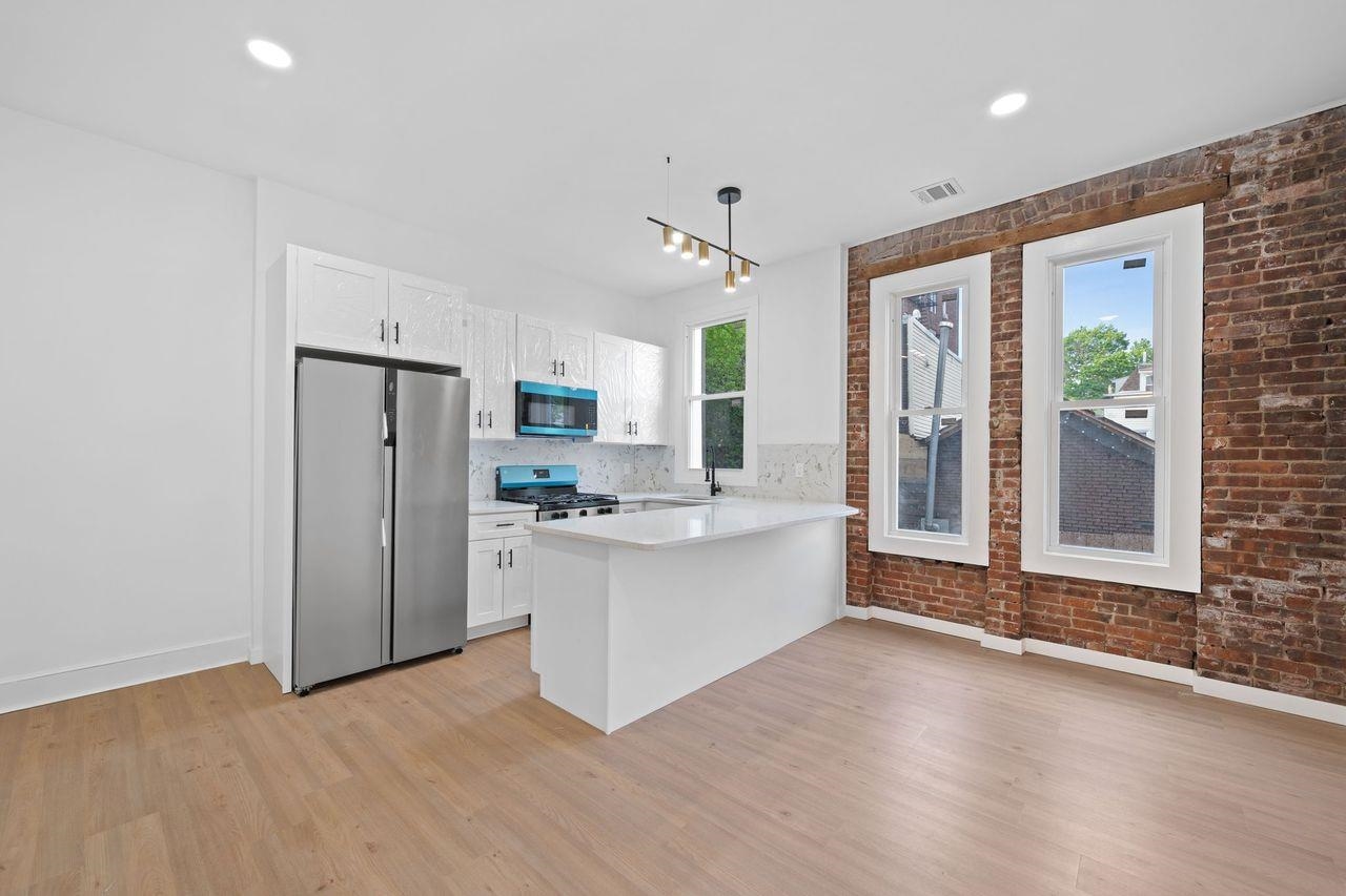 122.5 HARRISON AVE