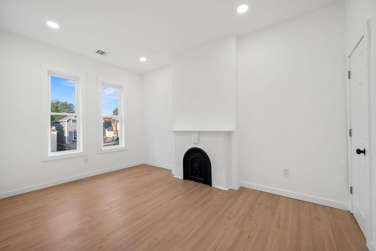 122.5 HARRISON AVE
