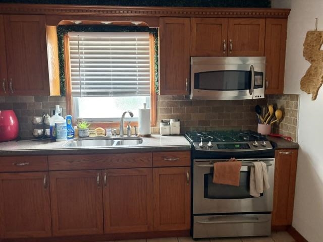 381 HIGHLAND AVE - Photo 4