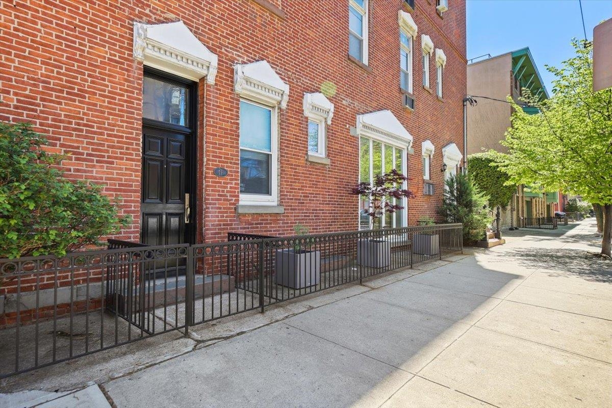 213 14TH ST #2E