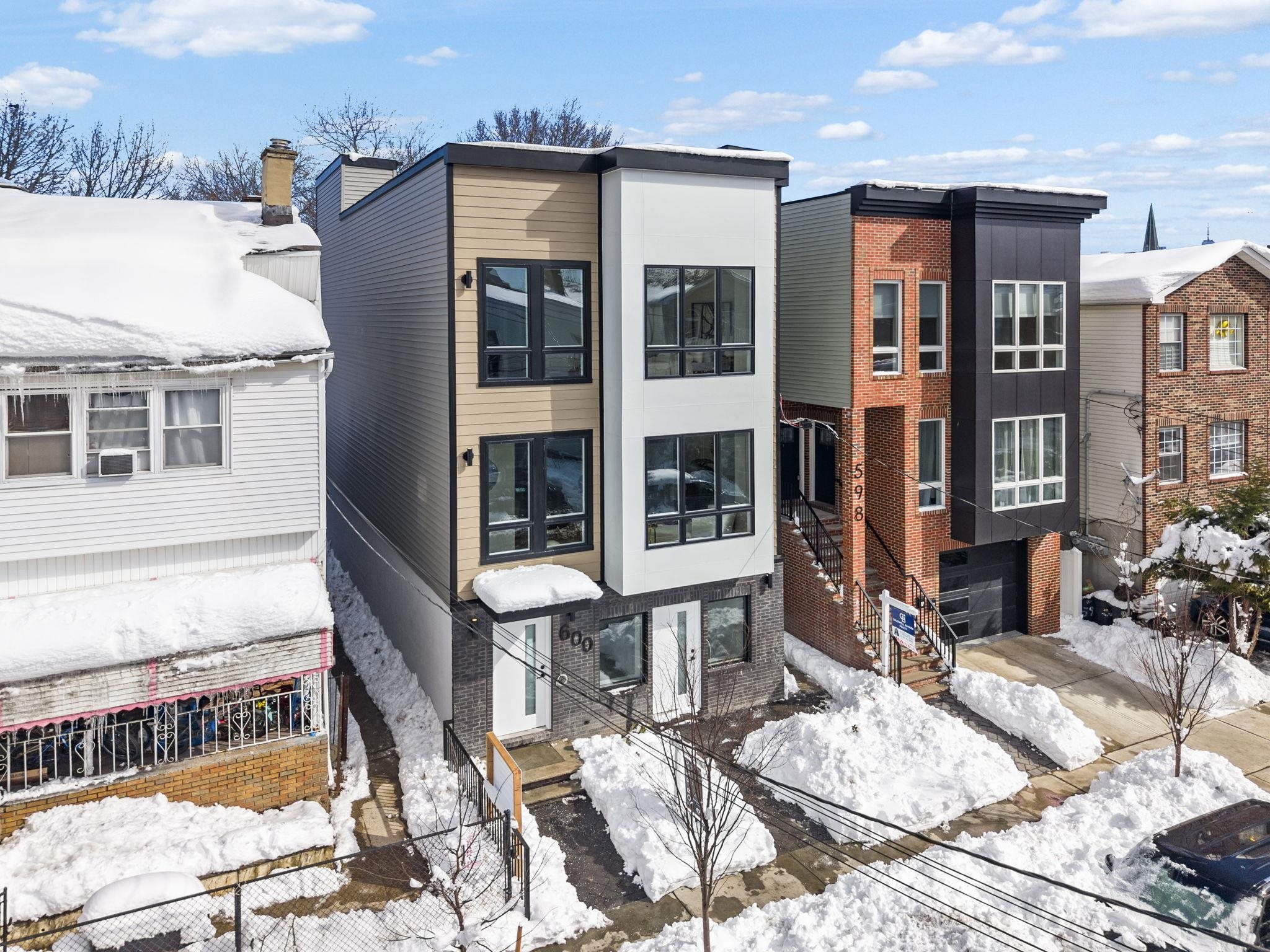 600 BRAMHALL AVE #2