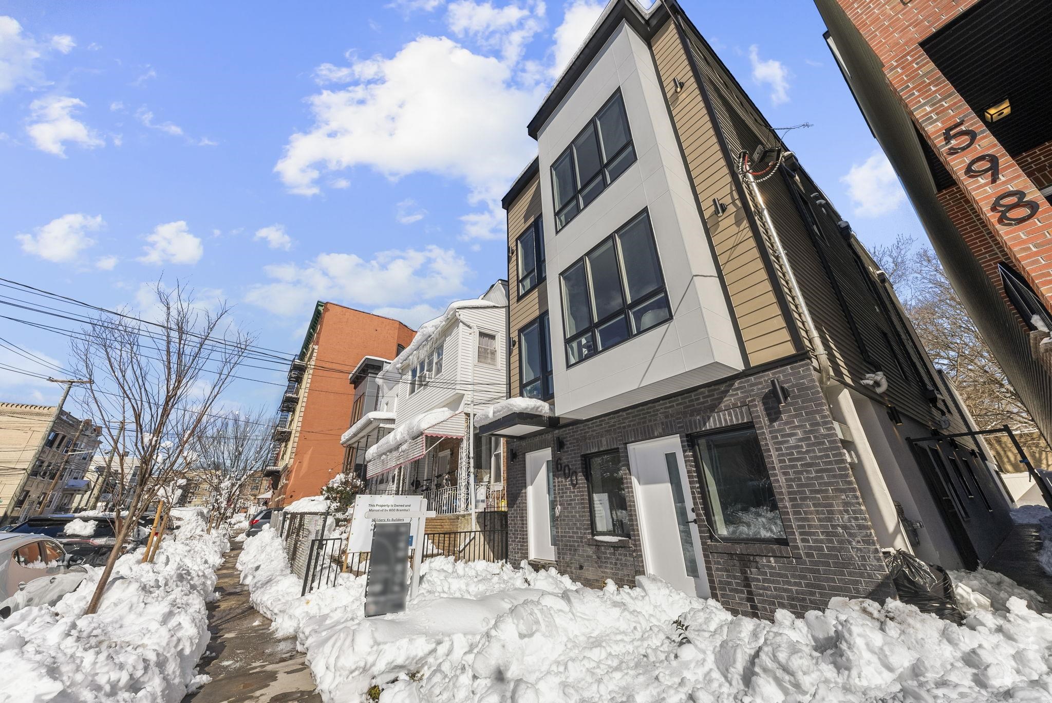 600 BRAMHALL AVE #2
