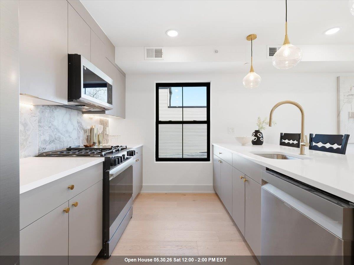 62 GARDNER AVE - Photo 1