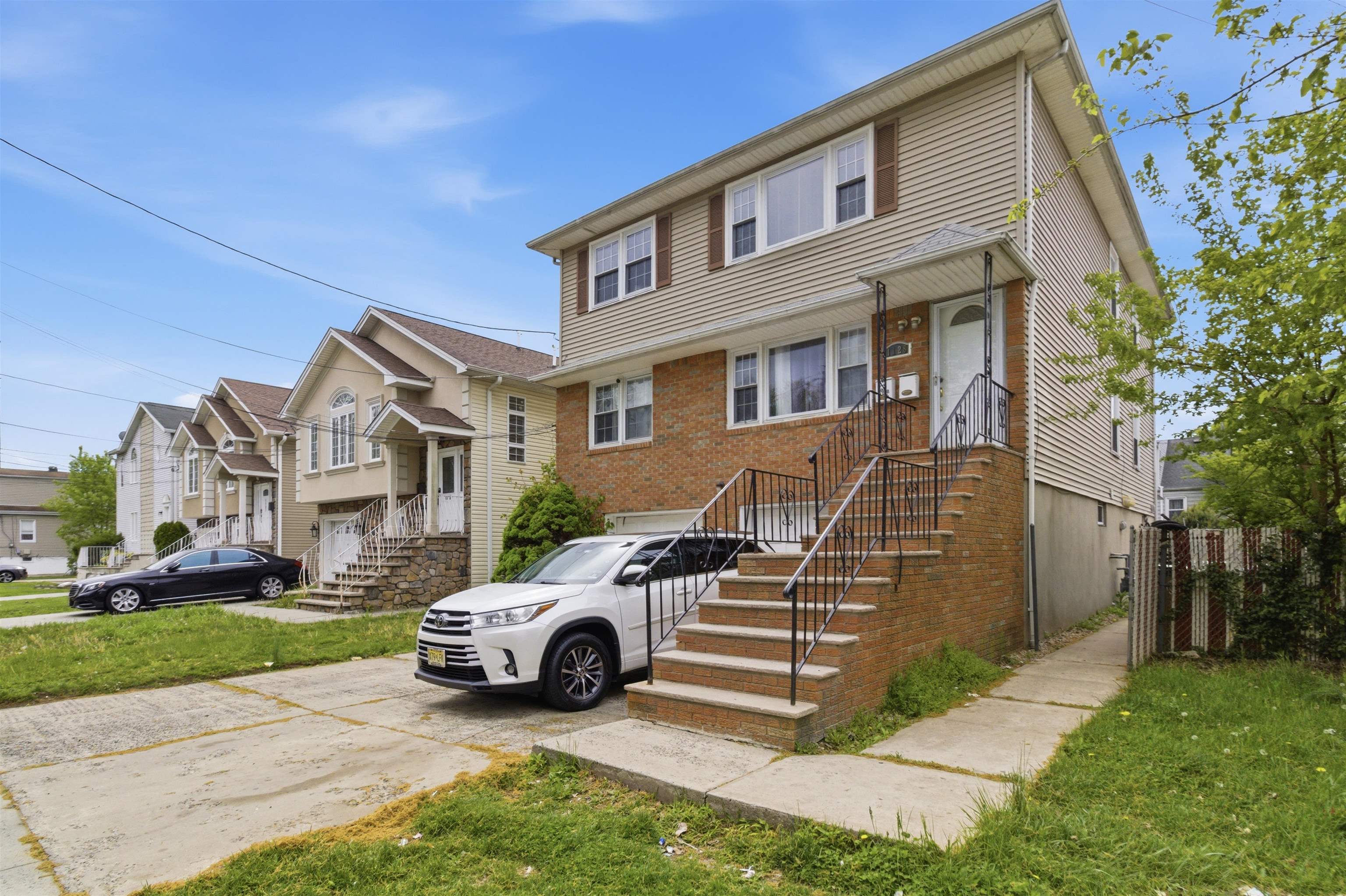 1129 EAST HENRY ST - Photo 2