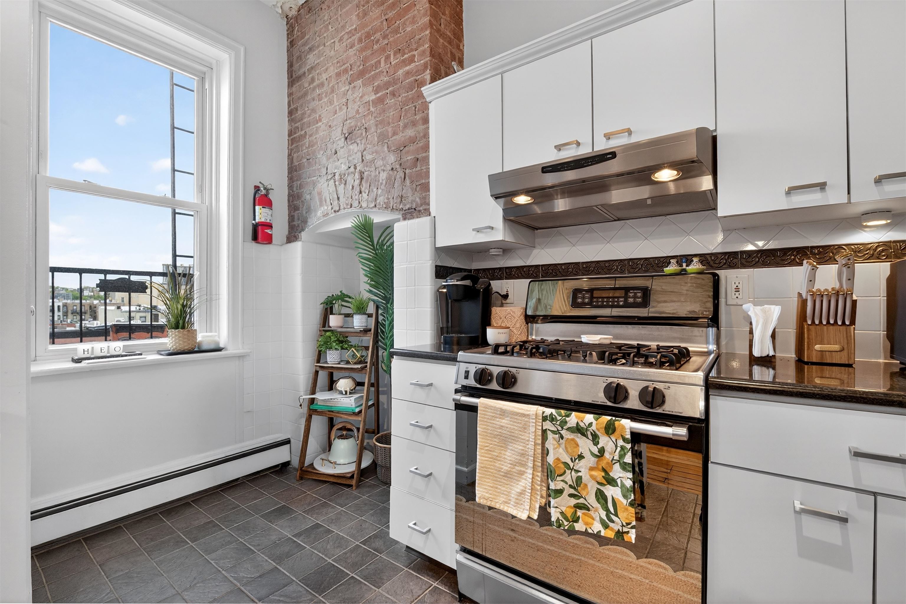 812 WASHINGTON ST #5