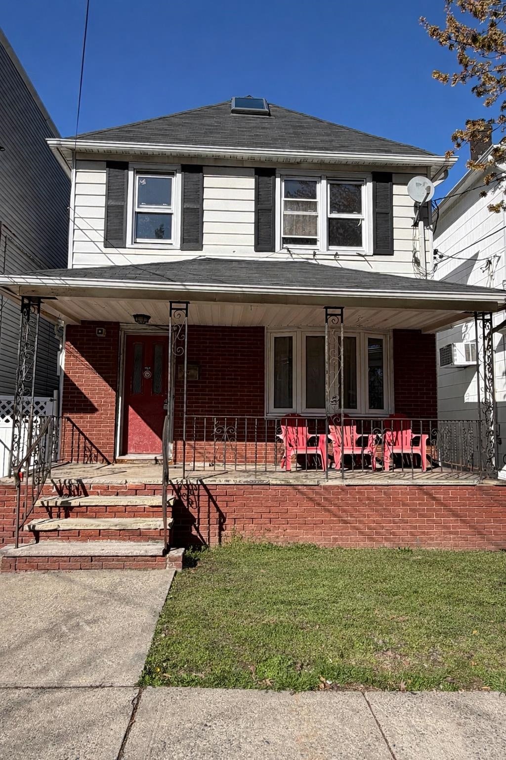 39 40TH ST - Photo 1