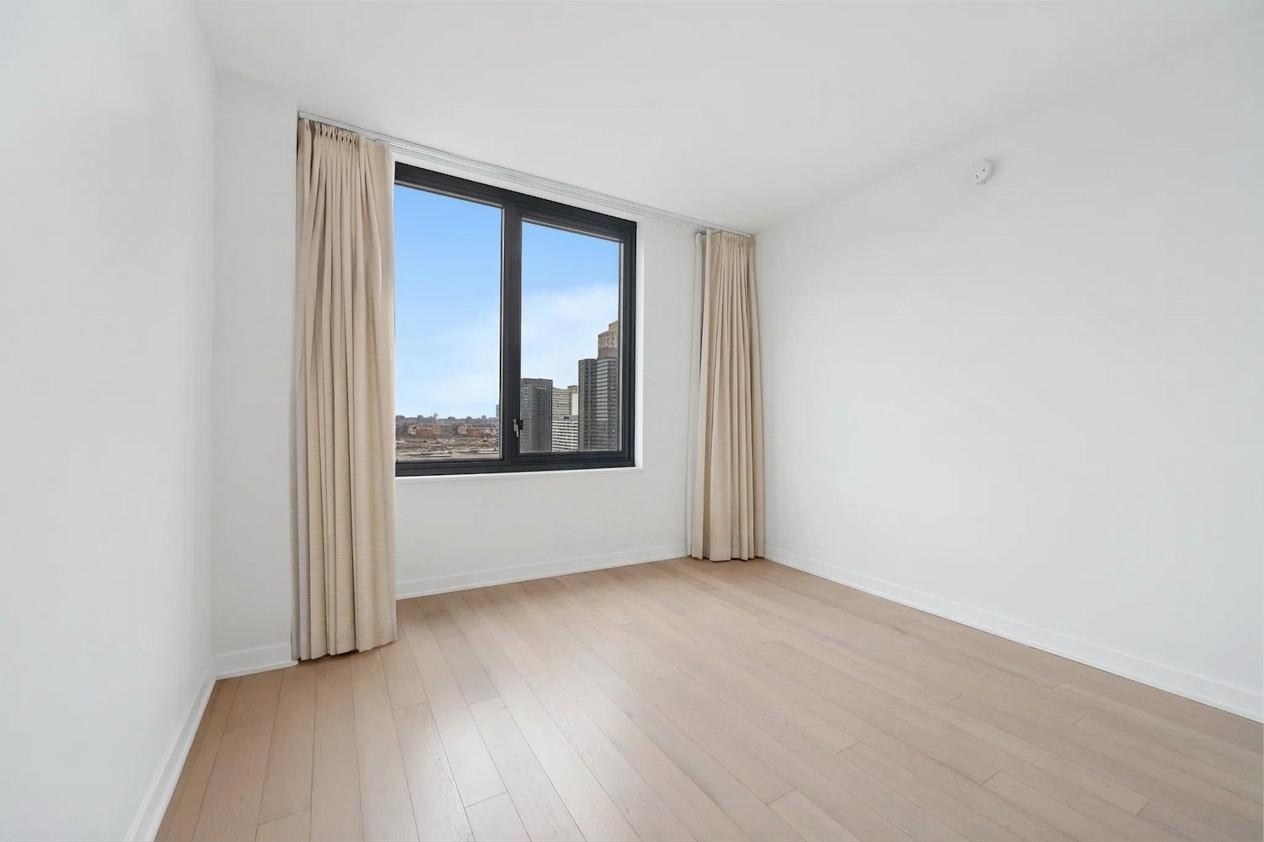 155 BAY ST #2008