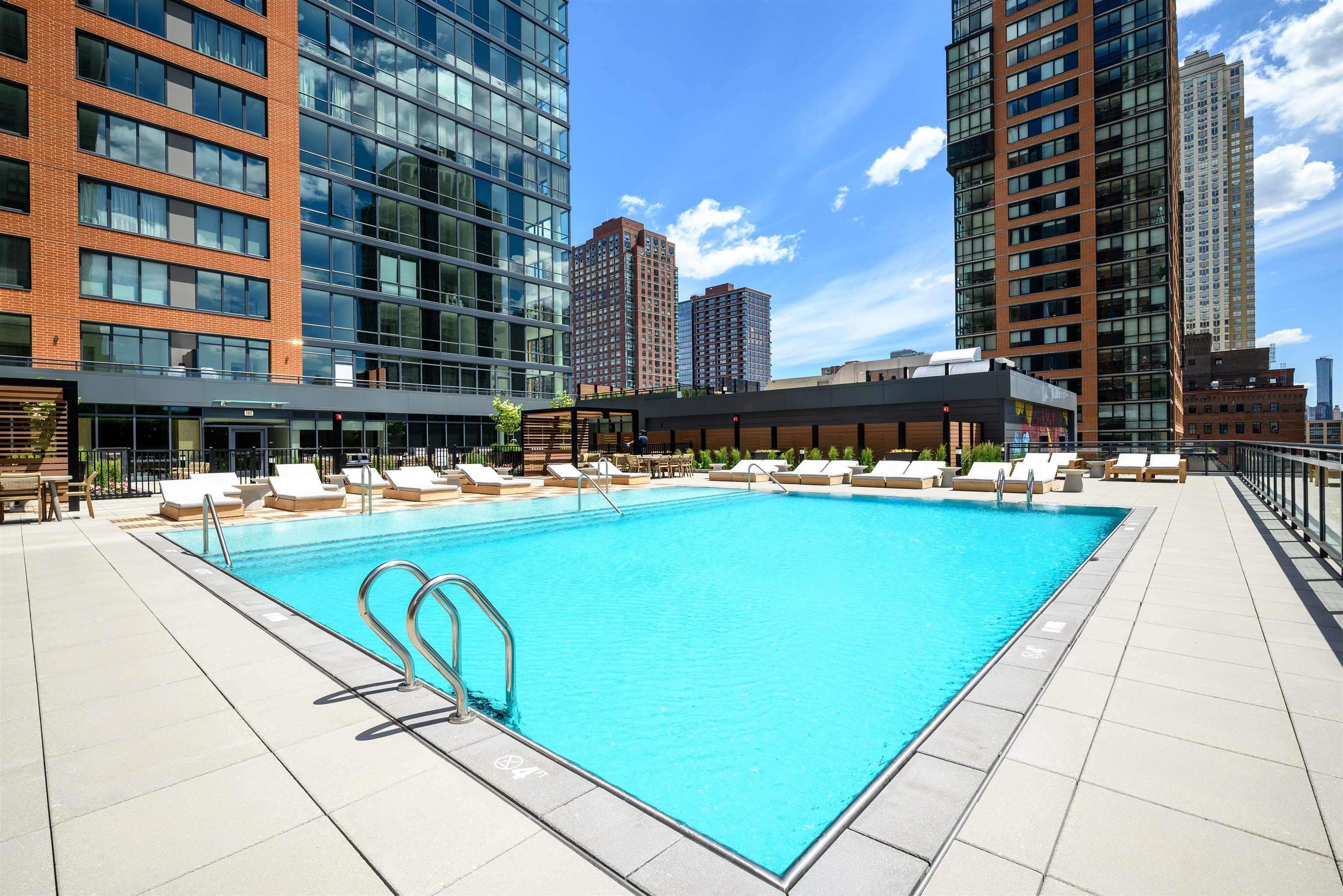 155 BAY ST #2008