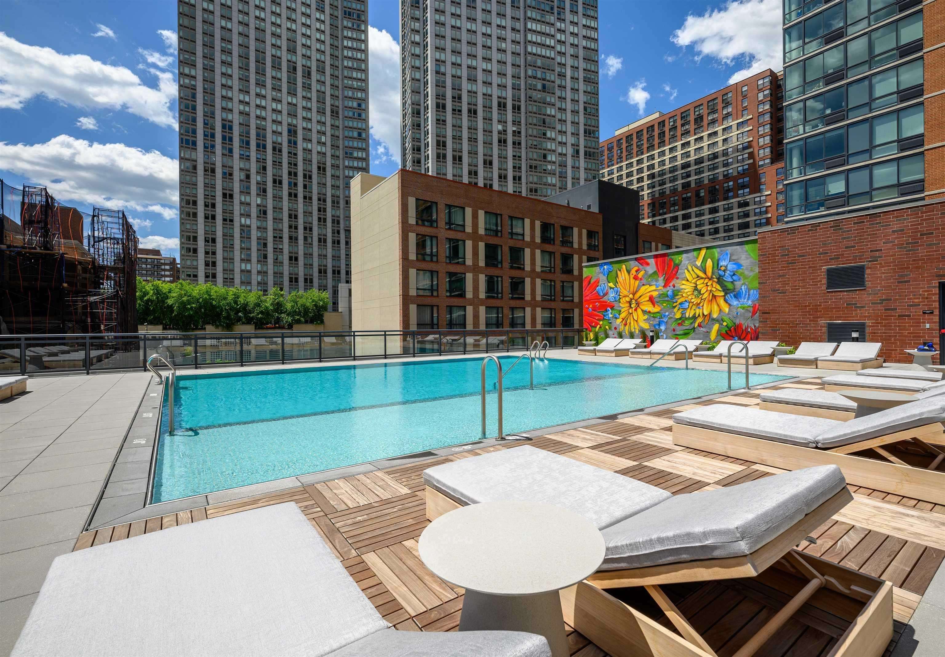 155 BAY ST #2008