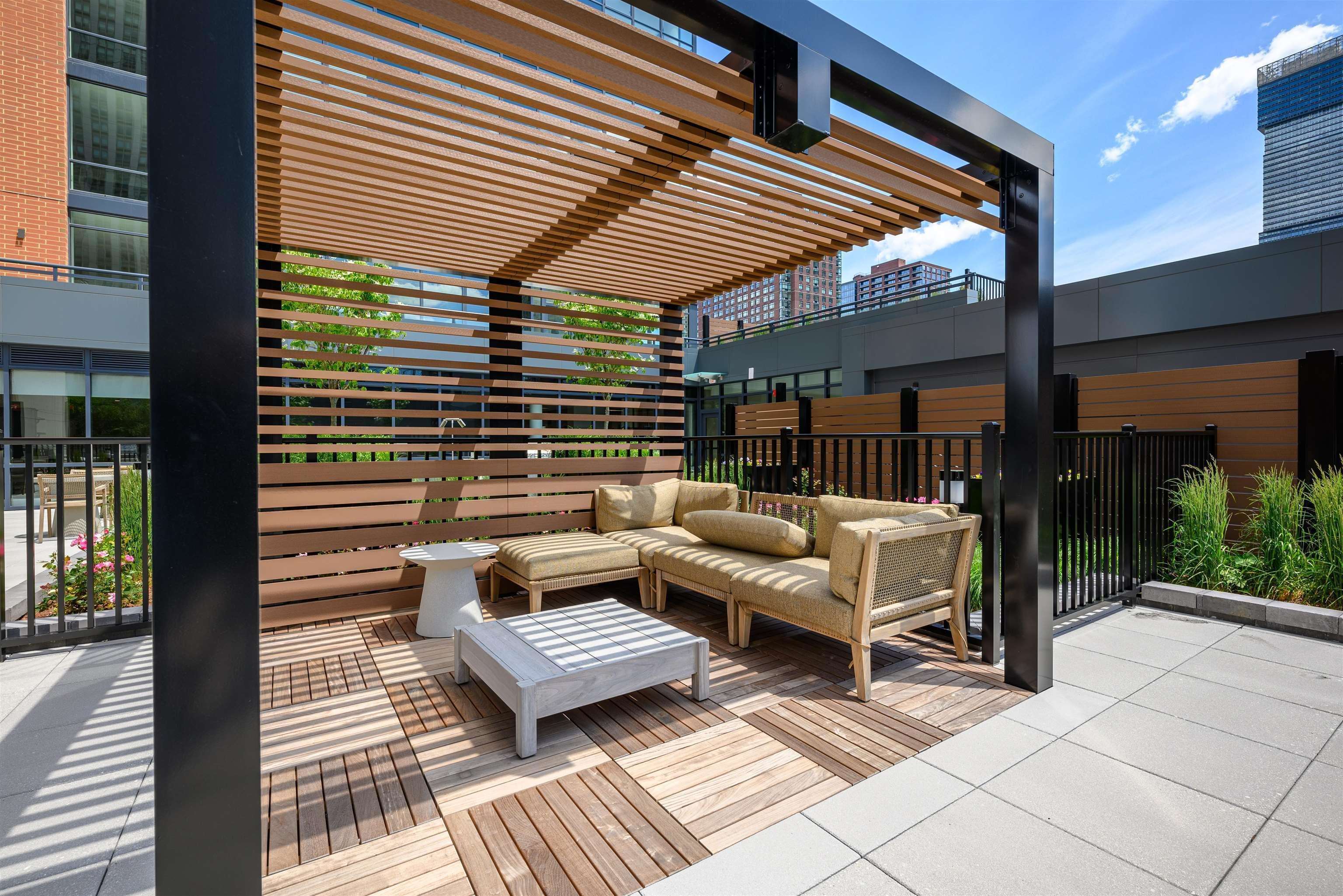 155 BAY ST #2008