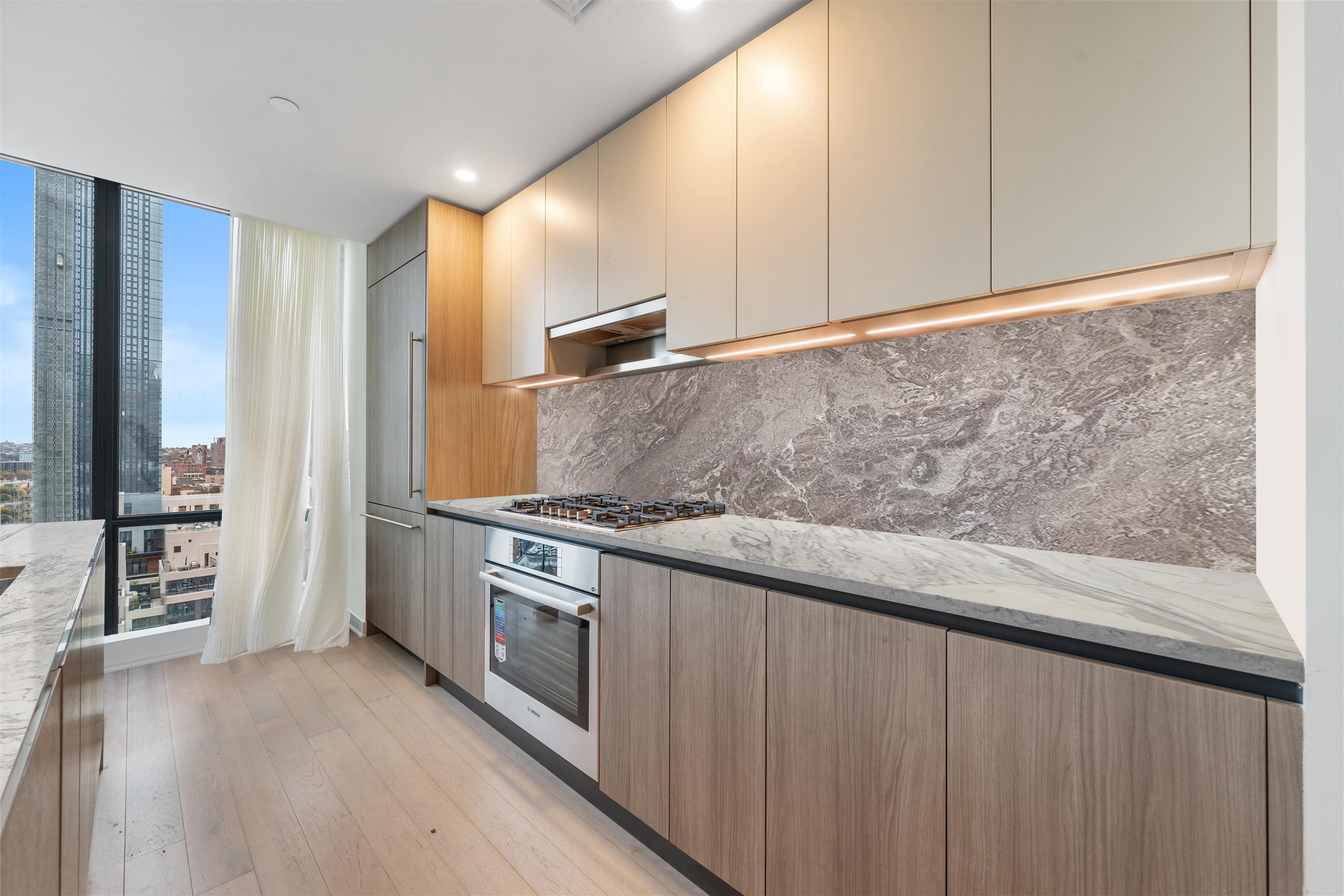 155 BAY ST #2008