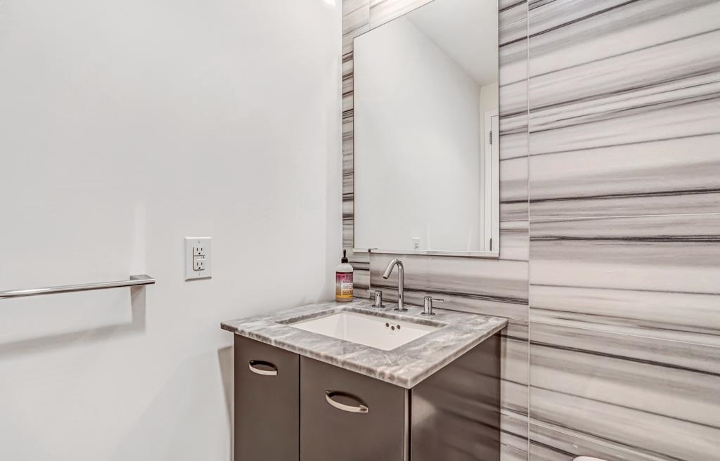 2 2ND ST #3805