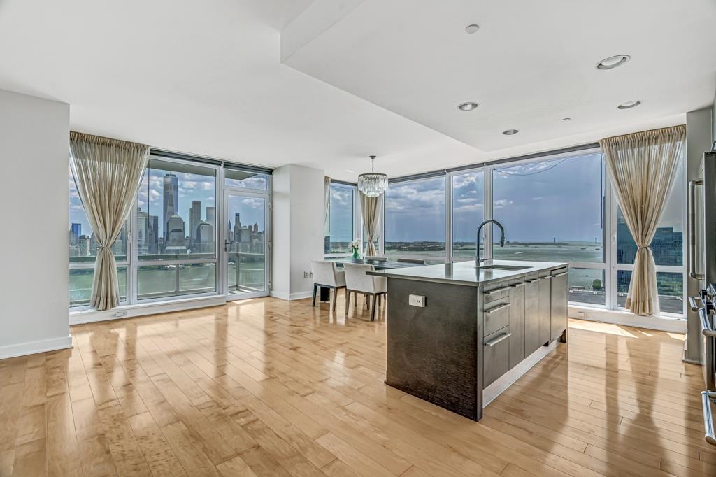 2 2ND ST #3805