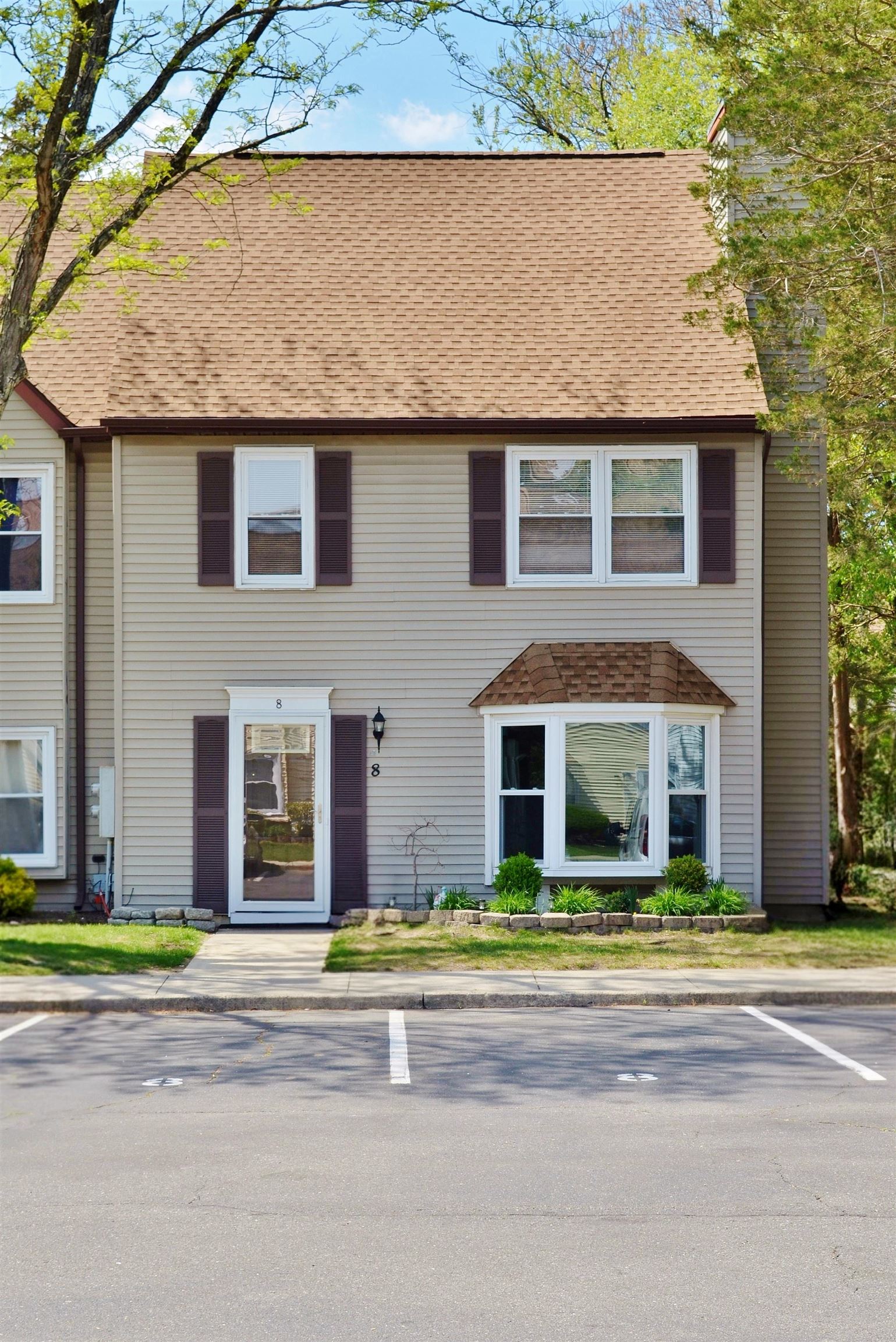 8 COLONIAL CT - Photo 1