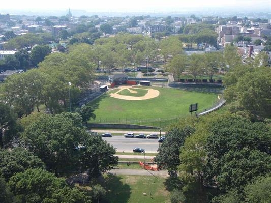 100 MANHATTAN AVE - Photo 2